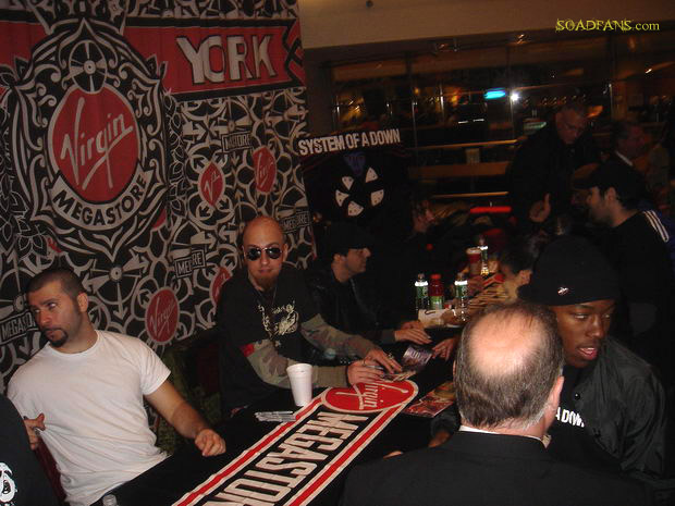 2005-11-22 Hypnotize Signing Session, Virgin Megastore, New York, NY