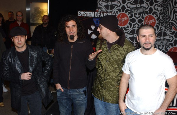 2005-11-22 Hypnotize Signing Session, Virgin Megastore, New York, NY