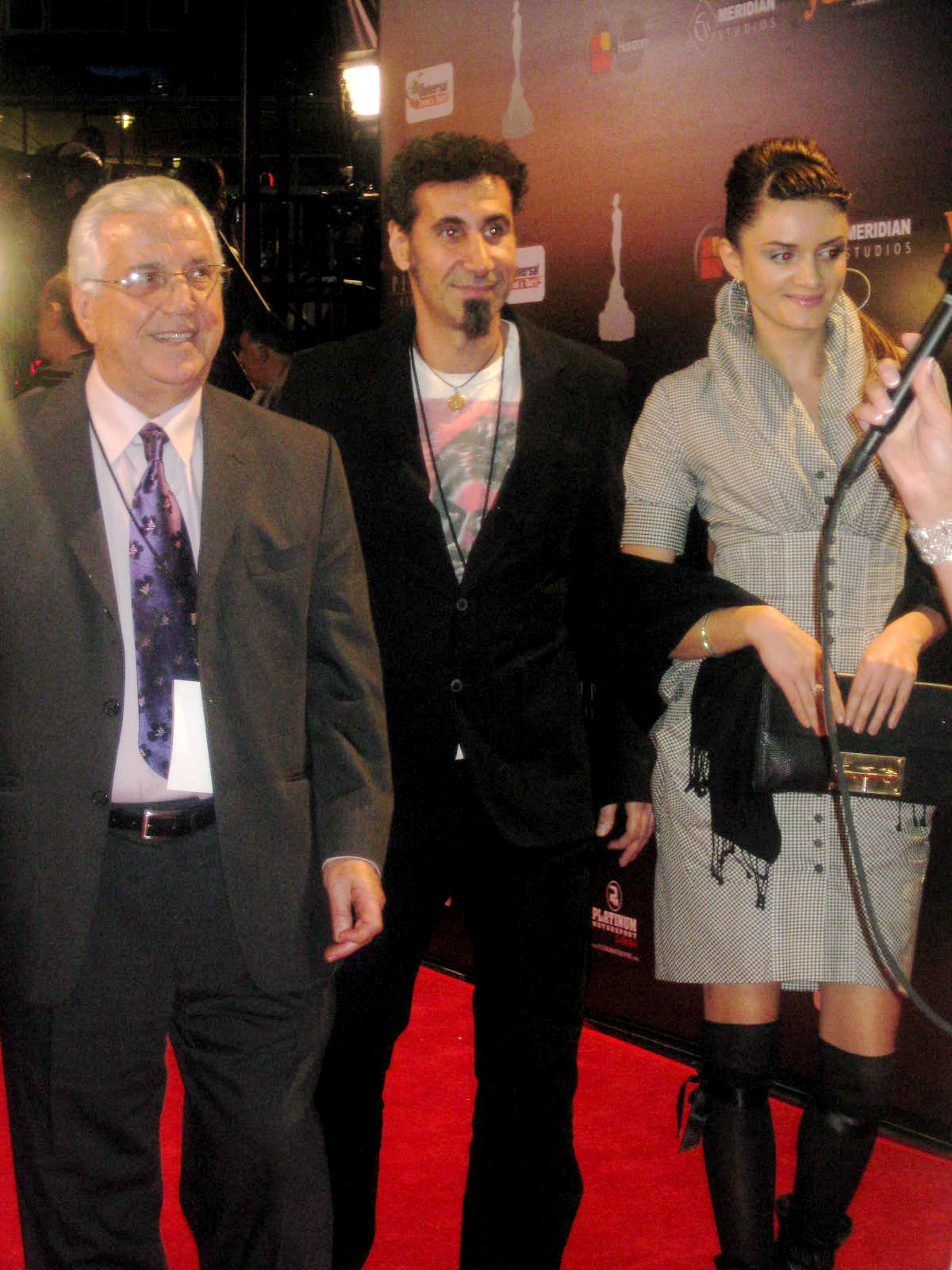 Хачадур Танкян (Khatchadour Tankian), Серж Танкян (Serj Tankian) и его девушка