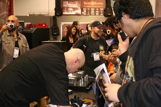 2010-01-18 The NAMM Show -   (Shavo Odadjian)