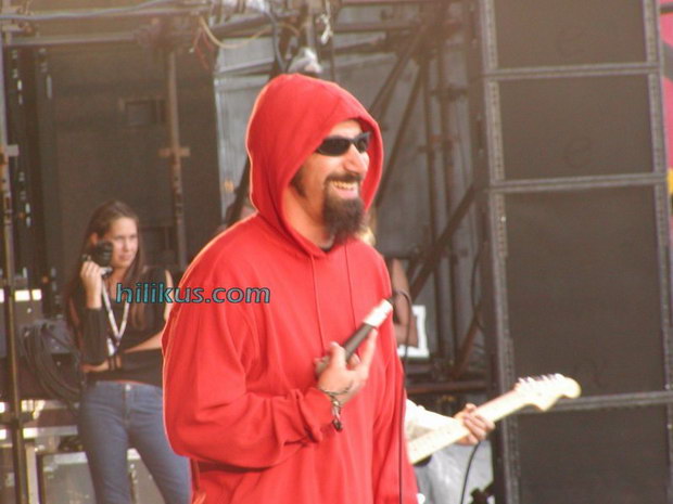 2001-08-26 (hed)P.E. feat. Serj Tankian (Reading Festival, UK)