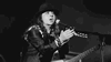 Дарон Малакян (Daron Malakian) хлопает в ладоши в клипе "Fucking"